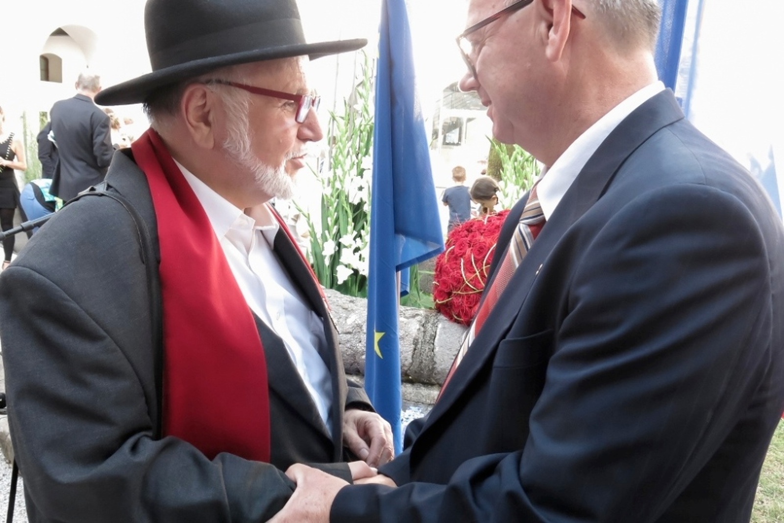 Dr. Evgenu Bavčarju je čestital tudi prof. dr. Danilo Zavrtanik, rektor Univerze v Novi Gorici. Foto: Janez Platiše
