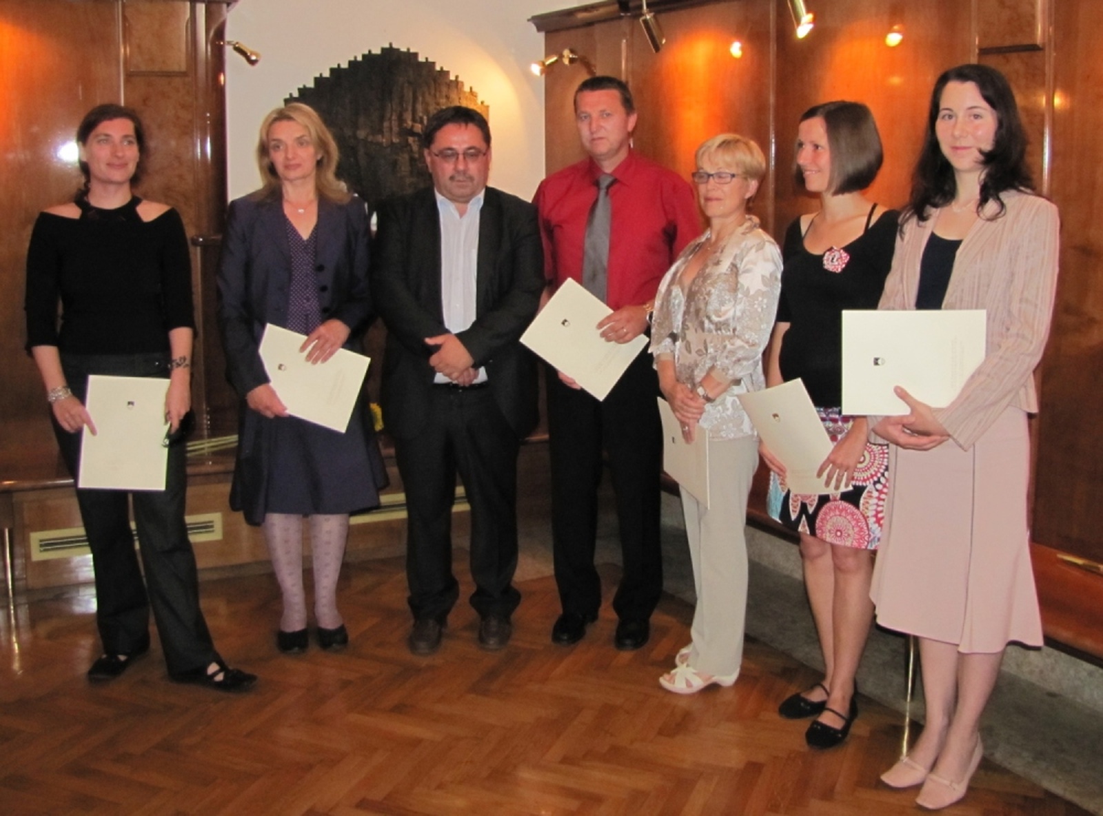 Dr. Ana Toroš, sodelavka Fakultete za humanistiko Univerze v Novi Gorici, je prejela nagrado za znanstvenoraziskovalno delo Urada Vlade RS za Slovence v zamejstvu in po svetu