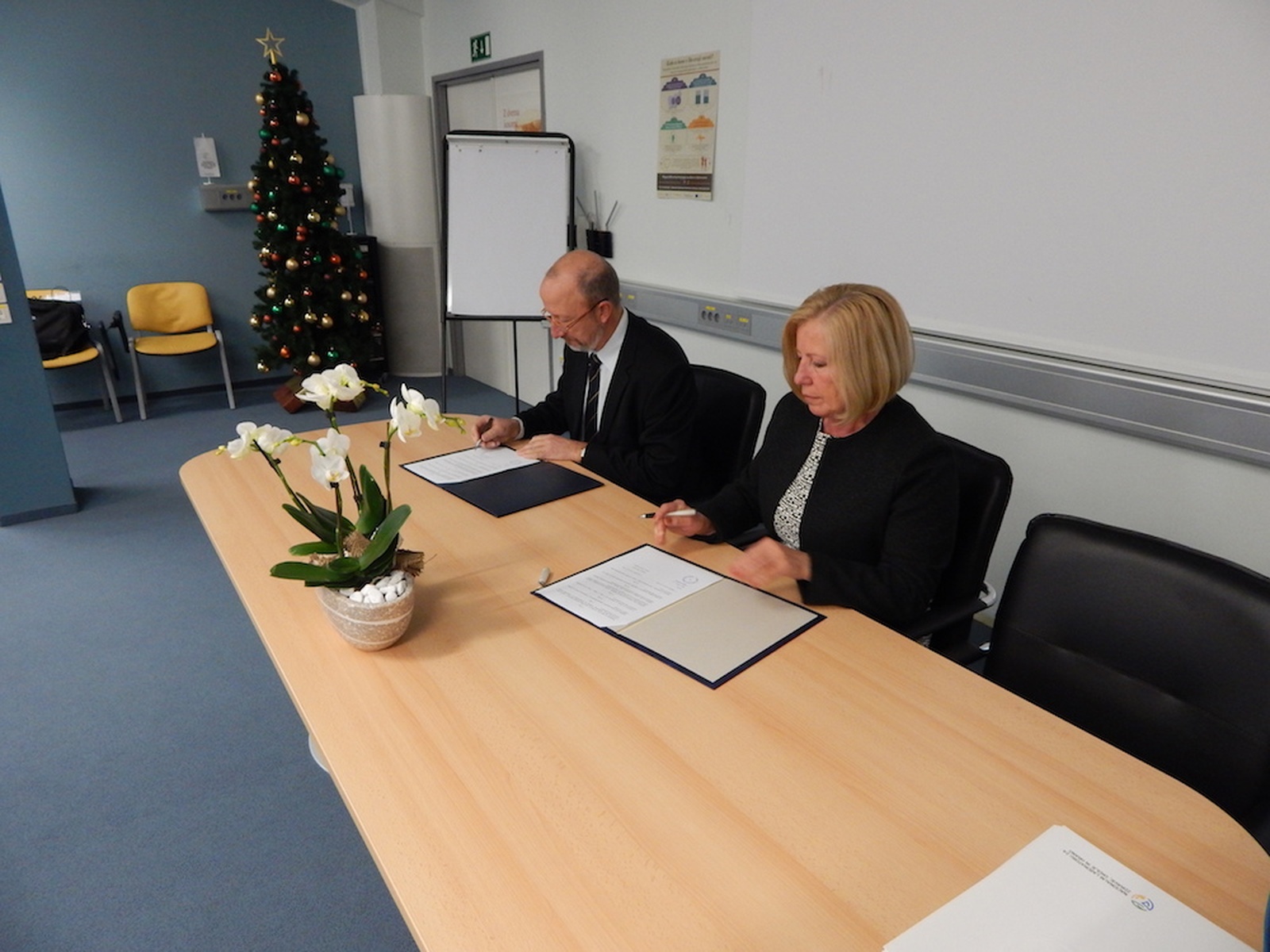 The University of Nova Gorica and the National Laboratory for Health, Environment and Food signed a Cooperation Agreement