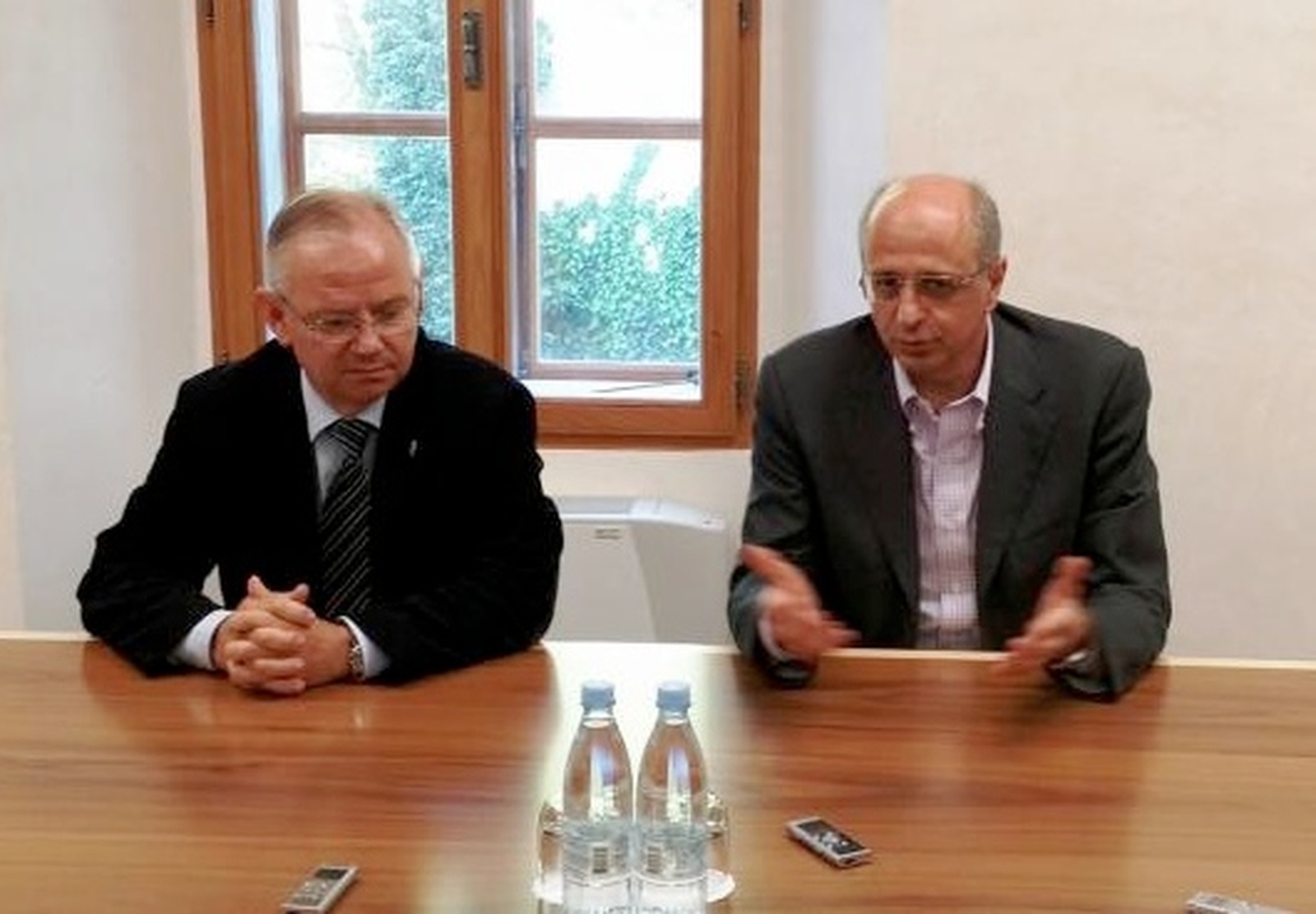 Rektor UNG prof. dr. Danilo Zavrtanik (levo) in predsednik upravnega odbora UNG dr. Boris Peric (desno).