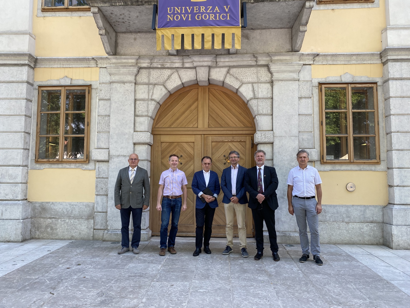 Od leve proti desni: prof. dr. Gvido Bratina (UNG), prof. dr. Mitja Lainščak (ARRS), akad. prof. dr. Igor Emri (ARRS), prof. dr. Peter Križan (ARRS), prof. dr. Boštjan Golob (UNG) in prof. dr. Matjaž Valant (UNG).