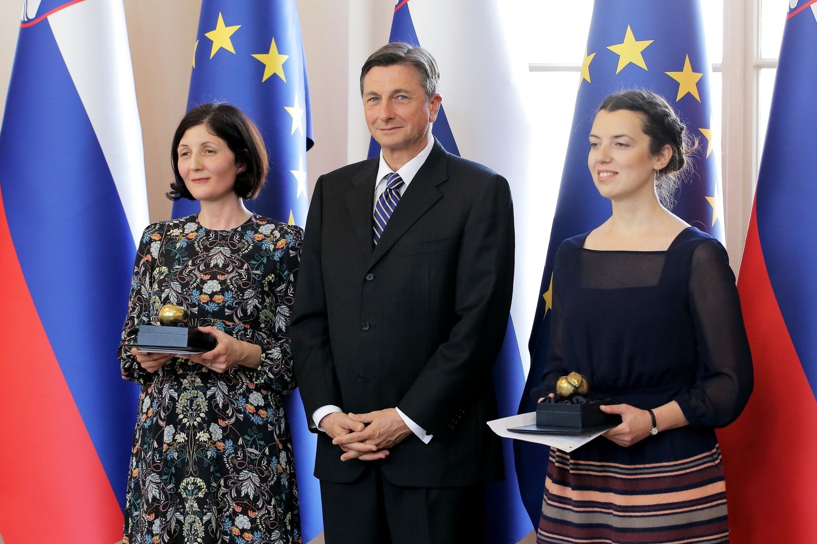 Od leve proti desni: doc. dr. Gabrijela Zaharijaš, predsednik Republike Slovenije Borut Pahor in dr. Tanja Petrushevska. Foto: Daniel Novakovič/STA