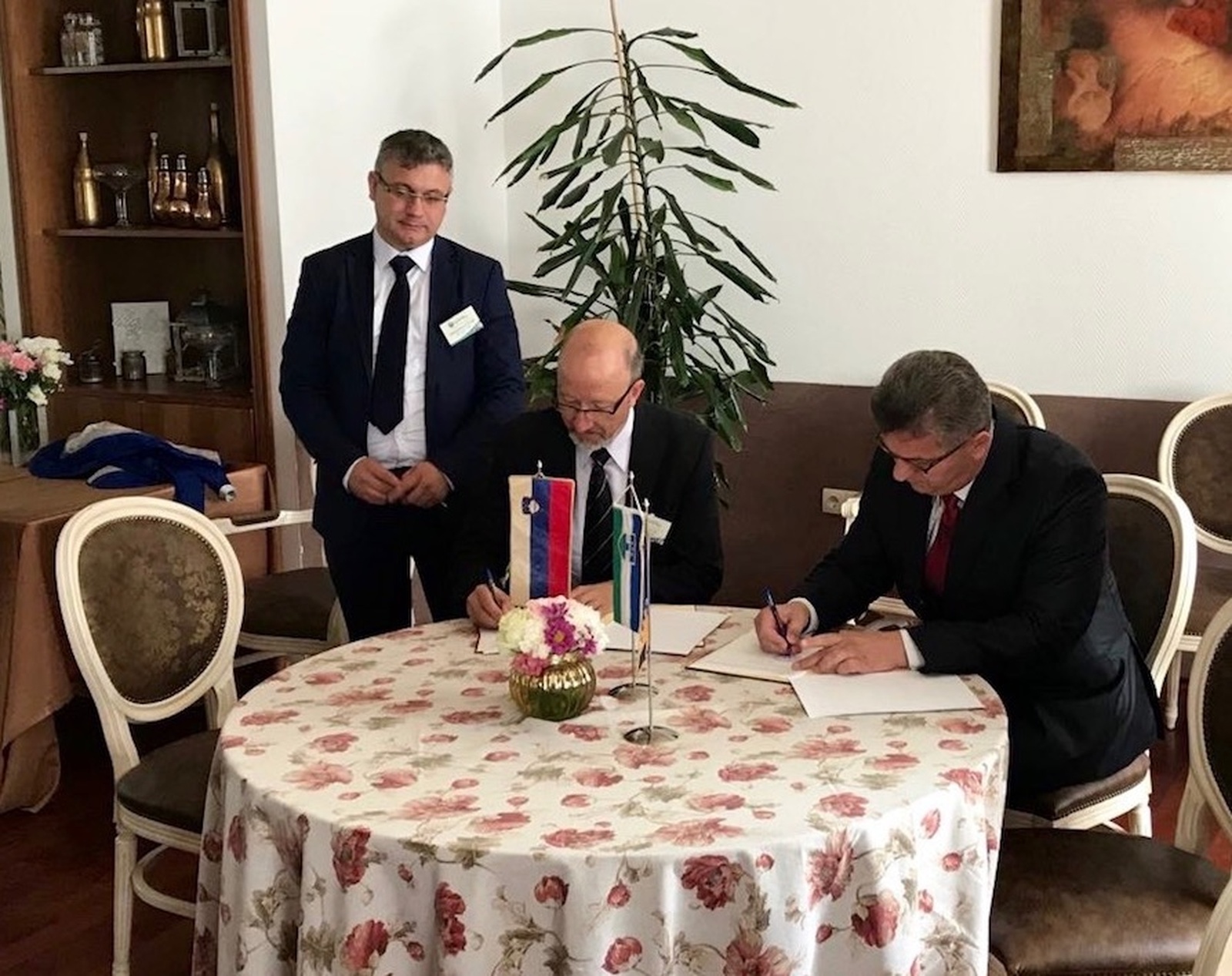 Vice-rector for Education Prof. Dr. Mladen Franko (left) and the Rector of the University of Bihać, Prof. Dr. Fadil Islamović (right).