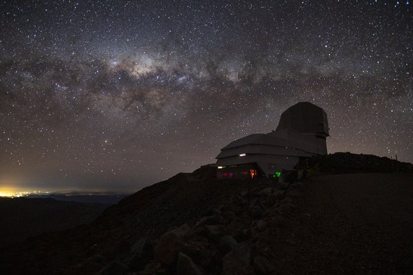 Observatorij Vere C. Rubin septembra 2021 (Cerro Pachón, Čile). / Rubin Observatory summit in September 2021, Cerro Pachón, Chile.